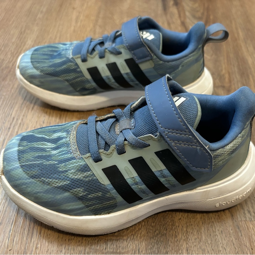 Toddler boys Adidas tennis shoe size 11.5